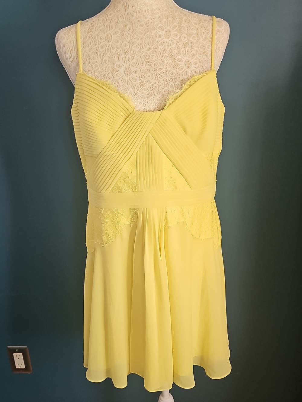 Zara Yellow Lace-Trim  Spaghetti Strap Mini Dress W/Lace & Pleat Trim. Sz 12